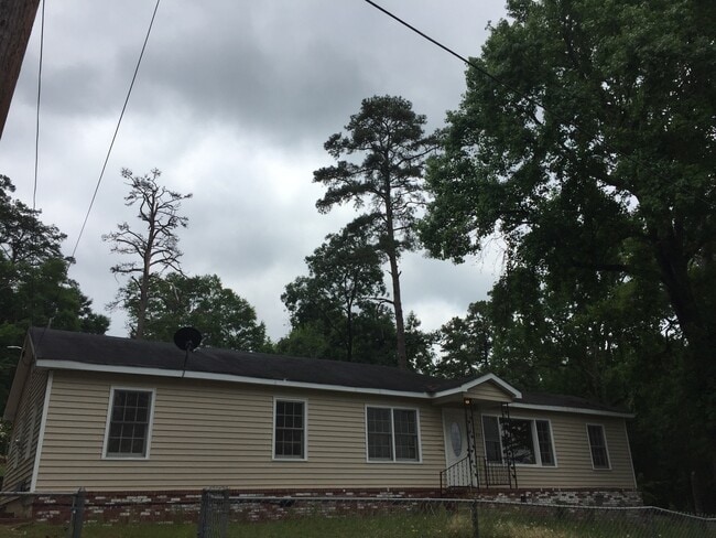 Building Photo - **ON HOLD**Near Ft. Benning/Columbus, GA 3 Bedroom / 2 Bathroom Home for Rent***
