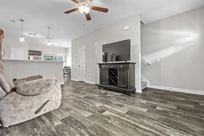 Foto del edificio - Marshall Farms Beauty with Dual Suites & Open-Concept Living