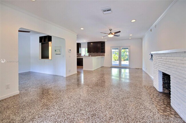 Foto del edificio - 437 NE 8th Ave