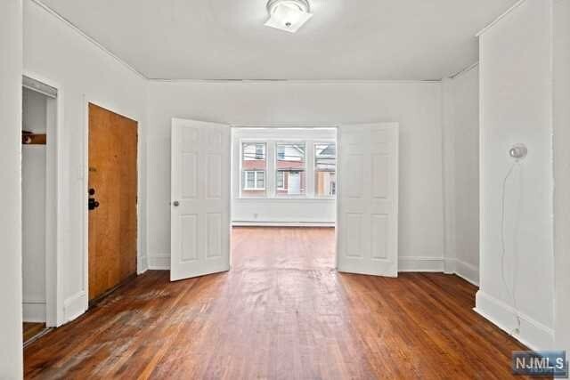 Building Photo - 417 19th St