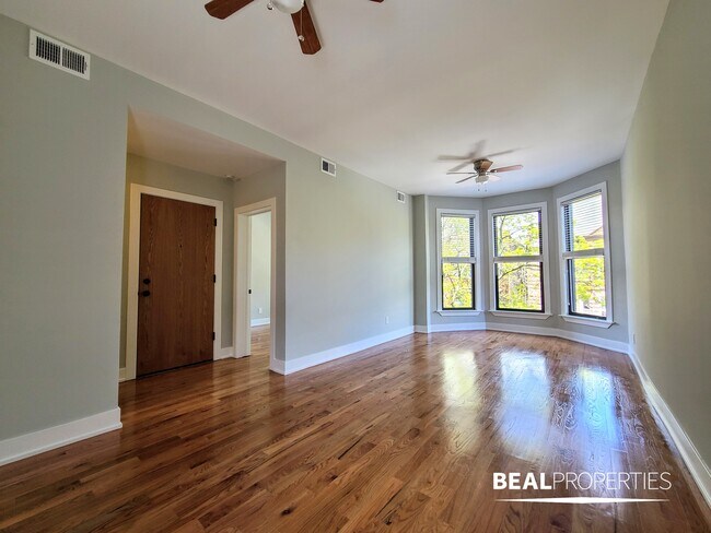 Foto del edificio - 633 W Oakdale Ave