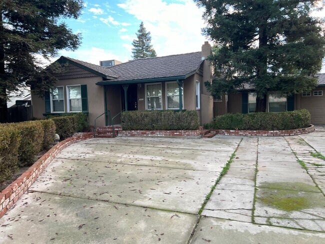 Foto del edificio - 520 N. DELWOOD ST.- 3 BEDROOM 1 BATH- TULARE