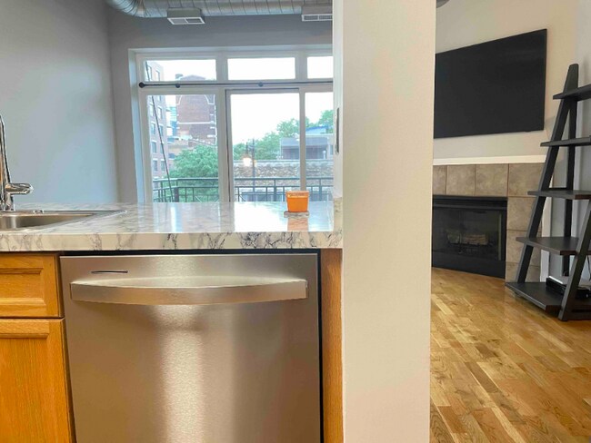 Foto del edificio - 1155 W Madison St