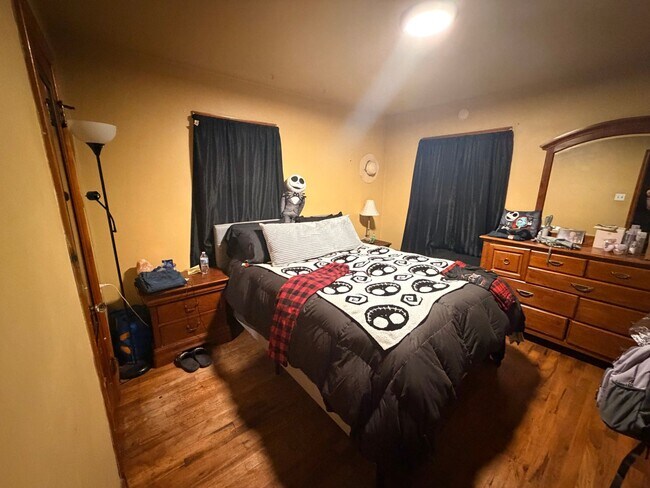 Foto del edificio - Spacious and Updated 4 Bed, 2 bath!!