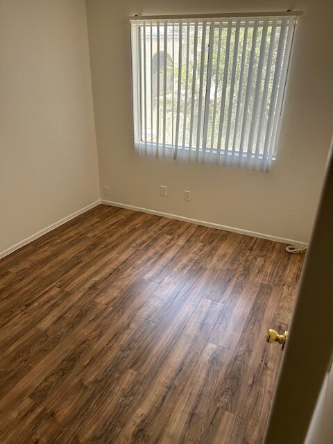 Building Photo - 5851 N 48th Ln