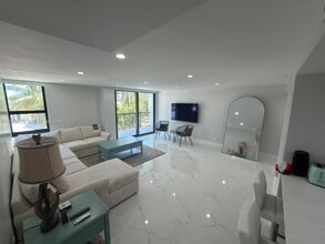 Building Photo - 1800 Collins Ave