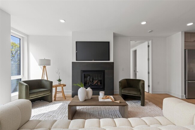 Building Photo - 33 Calvert St