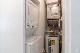 2BD, 1BA - 889SF - Laundry Room - Westshore Flats