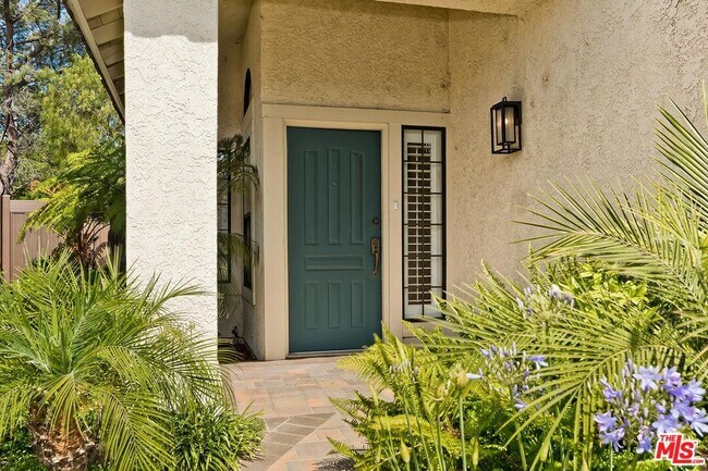 Foto del edificio - 4210 Lost Springs Dr