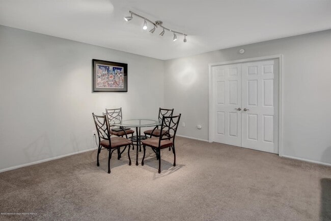 Building Photo - 393 Yorkshire Pl