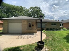 Building Photo - 8111 W Raymond Ln