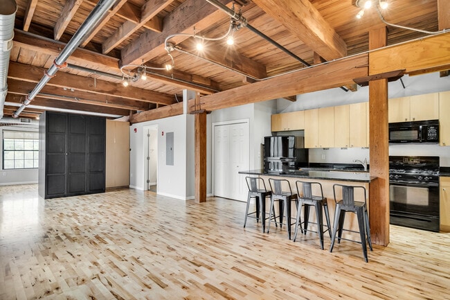 Building Photo - 210 Broadway