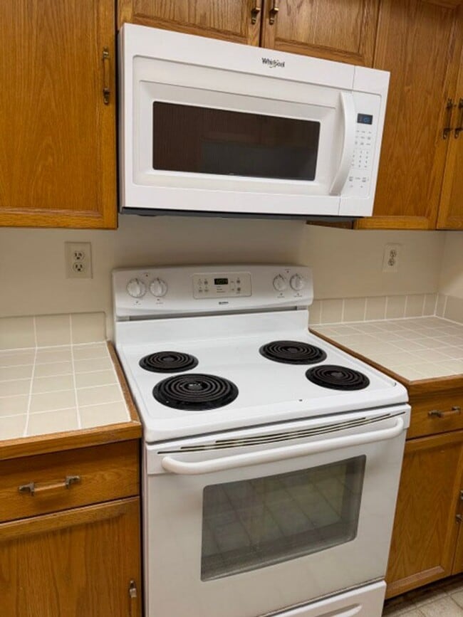 Building Photo - Charming 1 Bed 1 Bath Condo In Convenient ...