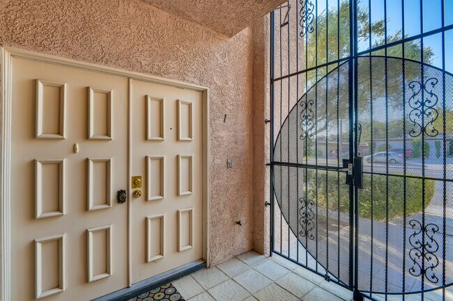 Foto del edificio - Immaculate 2 bedroom condo with all the ap...