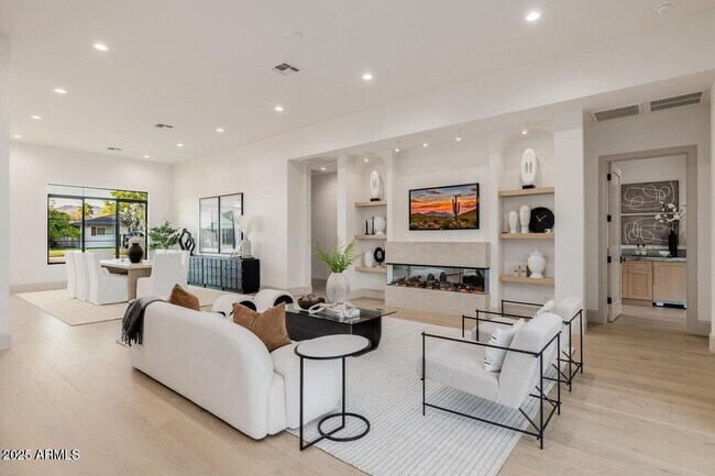 Foto del edificio - 3301 E Elm St