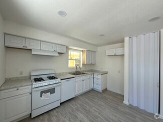 Building Photo - 616 S Van Ness Ave