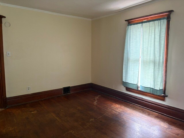 Building Photo - 518 1/2 Locust St