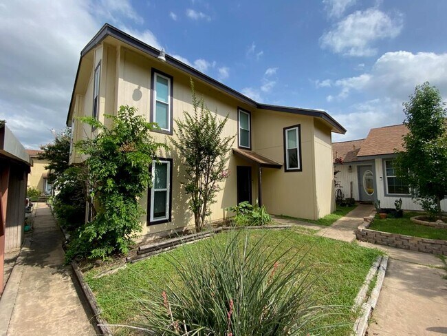 Foto del edificio - 4715 Misty Slope Ln