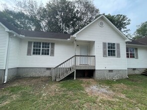 Building Photo - 121 Clyde Dr
