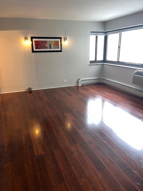 Sala de estar con vista al lago - 7337 S South Shore Dr