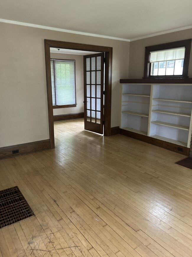 Building Photo - 4 Bedroom, 1.5 Bathroom Student Rental - A...