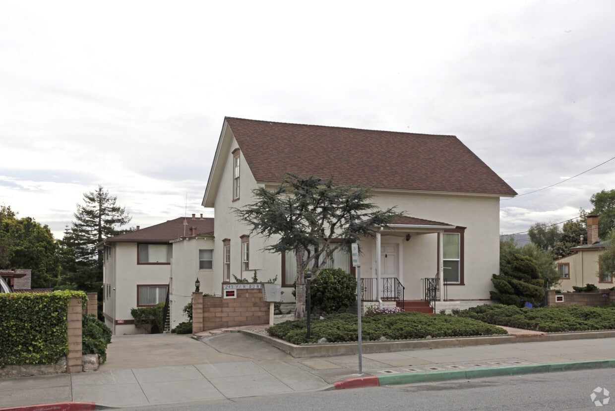 Primary Photo - 245 Van Buren St