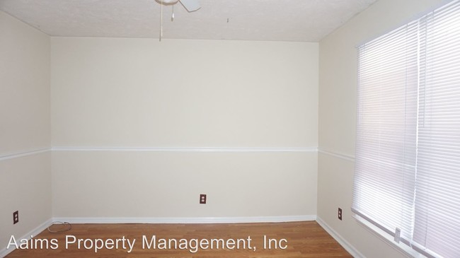 Building Photo - 1601 Ireland Dr