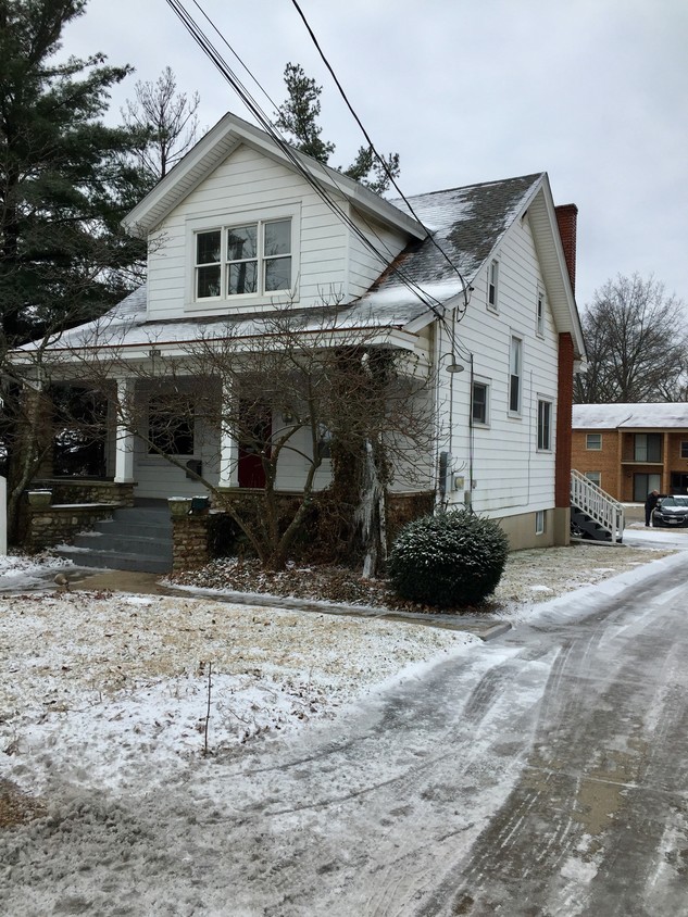 Front of Building - 6471 Cheviot Rd