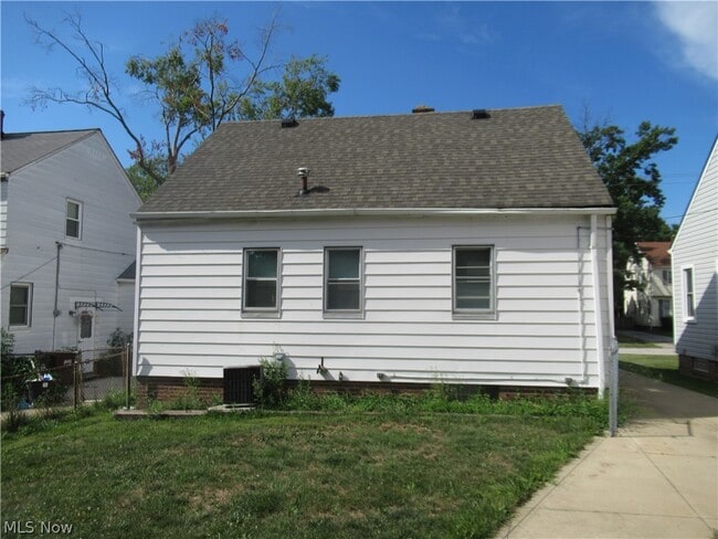 Building Photo - 5203 Maplecrest Ave