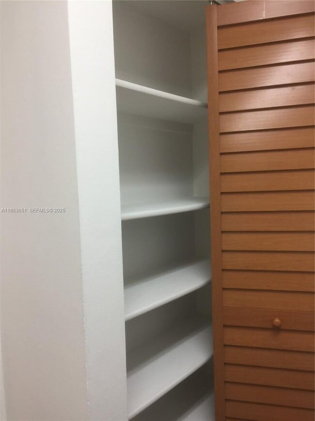 Foto del edificio - 9229 SW 87th Ave