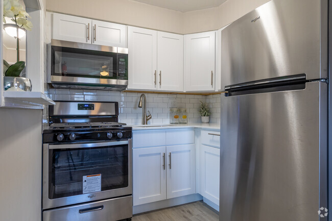 2BR, 1BA 750SF Kitchen - Riverview Crossings