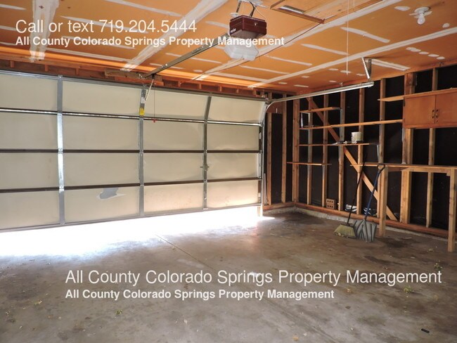 Building Photo - 4515 Debonair Cir