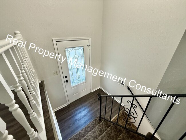 Foto del edificio - 1/2 Months Rent Credit on Split-Level 3 Bedroom Home