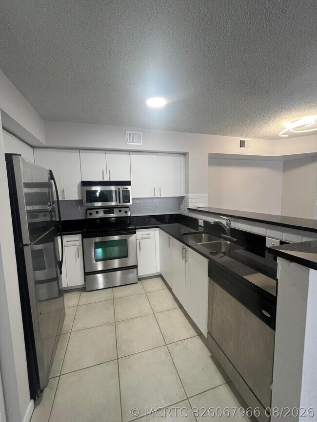 Foto del edificio - 1755 Village Blvd