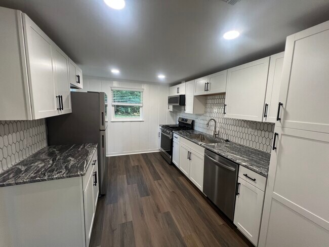 Foto del edificio - 708 E Leonard St