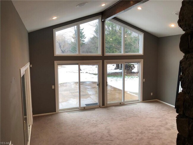 Foto del edificio - 40 Riverstone Dr