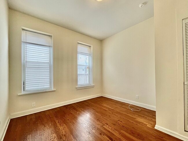 Building Photo - 1629 S Throop St