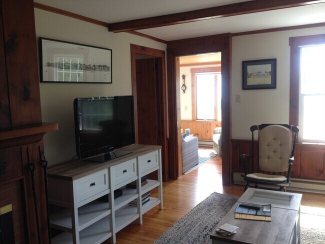 Foto del edificio - 79 Mattapoisett Neck Rd