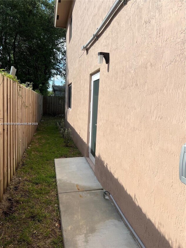 Foto principal - 3076 NW 45th St