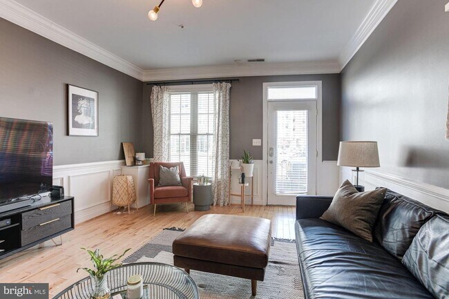 Foto del edificio - 81 W West St