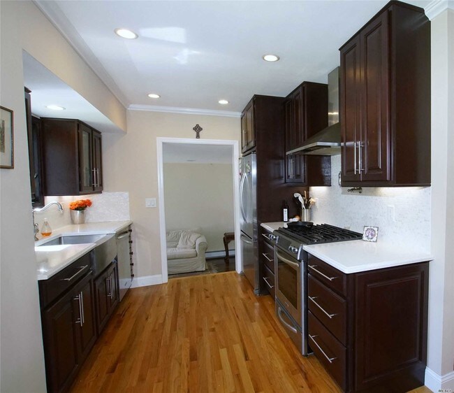 Building Photo - 8 Bartel Pl