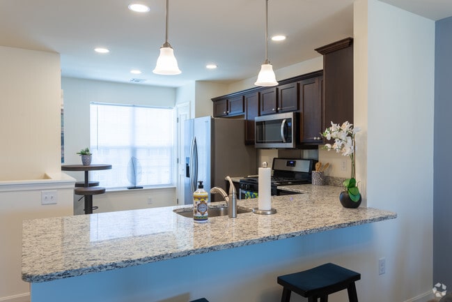 Apt 3517 - Hampden Greene