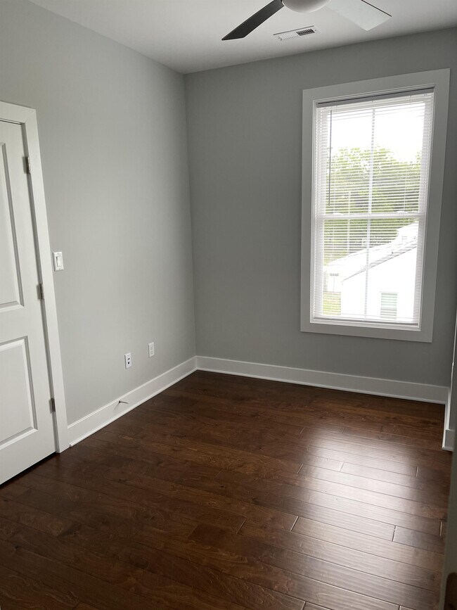 1316 N 31st St - 4