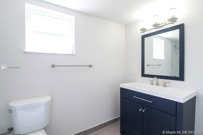 Building Photo - 139 SW 31st Ct