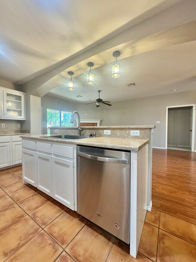 Foto del edificio - COMING MARCH 2026!! Beautiful 3-Bedroom Home Near Goodfellow AFB!