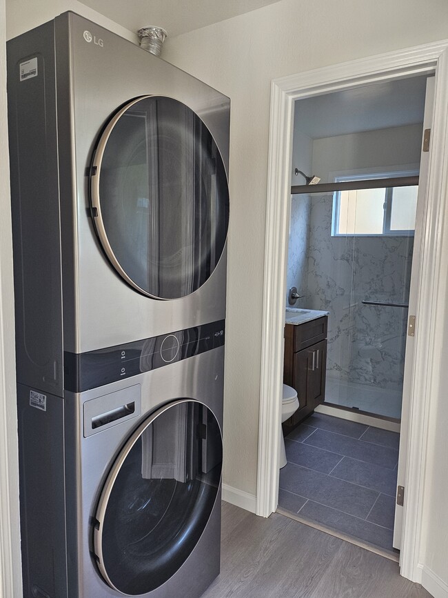 Building Photo - 2846 McGee Ave