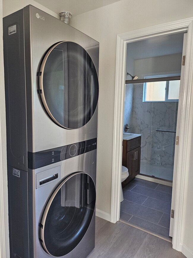 Foto del edificio - 2846 McGee Ave