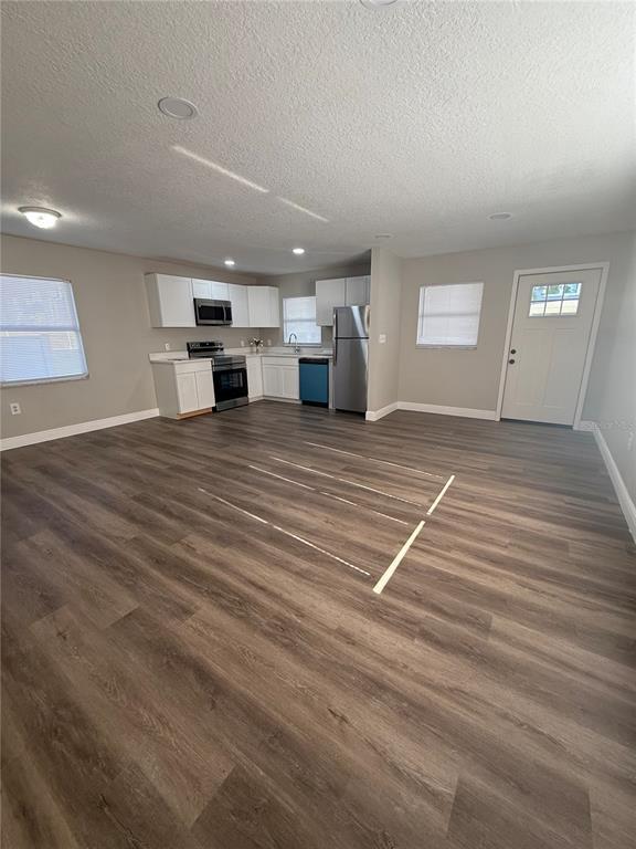 Building Photo - 305 E Emma St