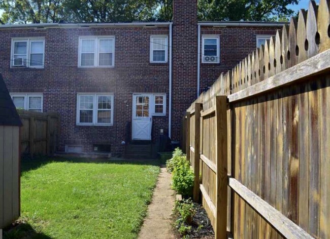 Building Photo - 639 N Marshall St