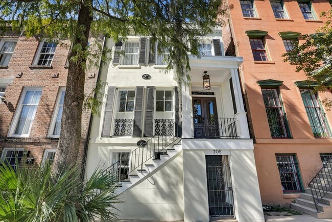 Building Photo - 705 Barnard St